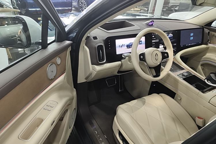 Used Hima AITO M9 2025 Extended-Range Ultra Version 52 kWh 6-Seater Driver Seat