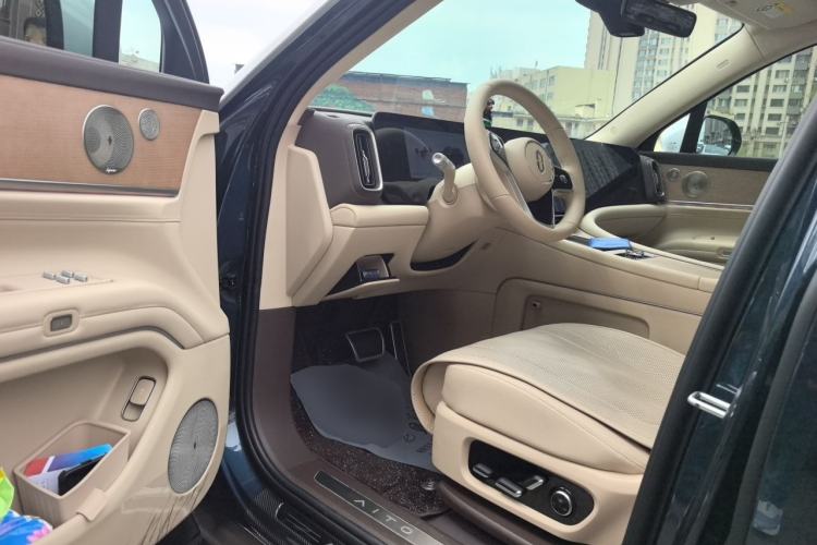 Used Hima AITO M9 2025 Extended-Range Ultra Version 52 kWh 6-Seater Driver Seat