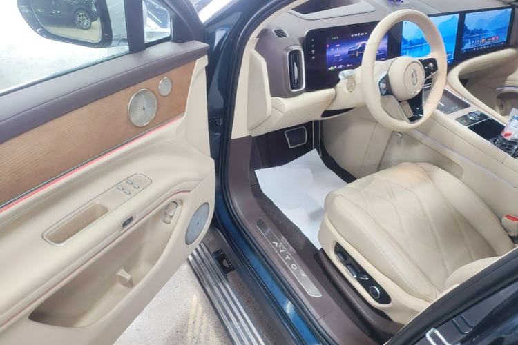 Used Hima AITO M9 2025 Extended-Range Ultra Version 52 kWh 6-Seater Driver Seat