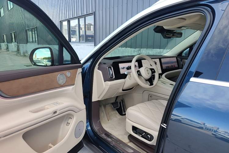 Used Hima AITO M9 2025 Extended-Range Ultra Version 52 kWh 6-Seater Driver Seat