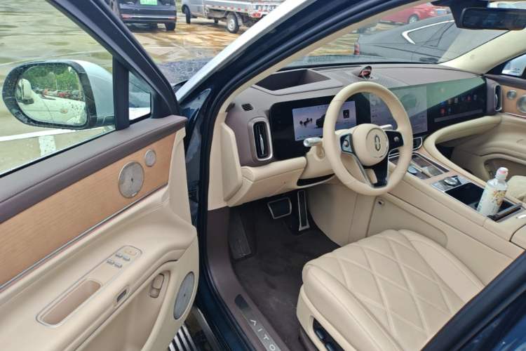 Used Hima AITO M9 2025 Extended-Range Ultra Version 52 kWh 6-Seater Driver Seat