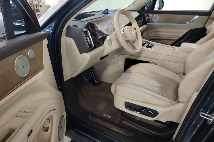 Used Hima AITO M9 2025 Extended-Range Ultra Version 52 kWh 6-Seater Driver Seat