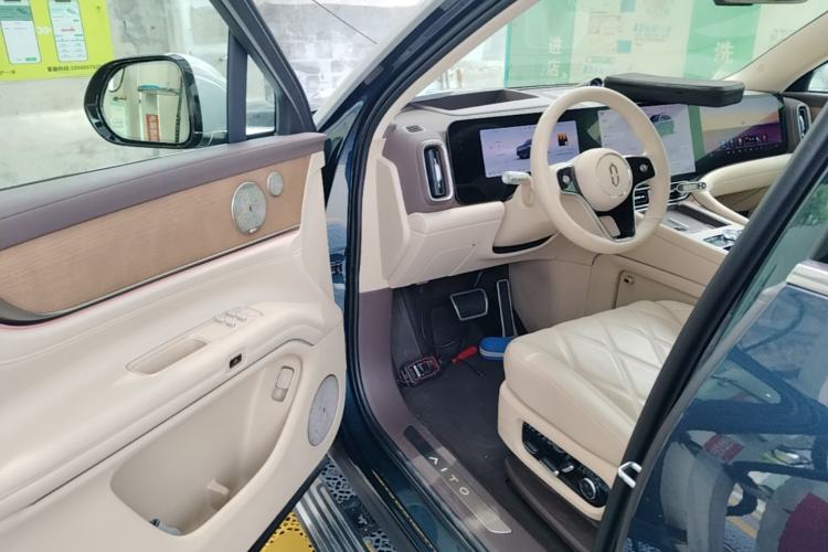 Used Hima AITO M9 2025 Extended-Range Ultra Version 52 kWh 6-Seater Driver Seat