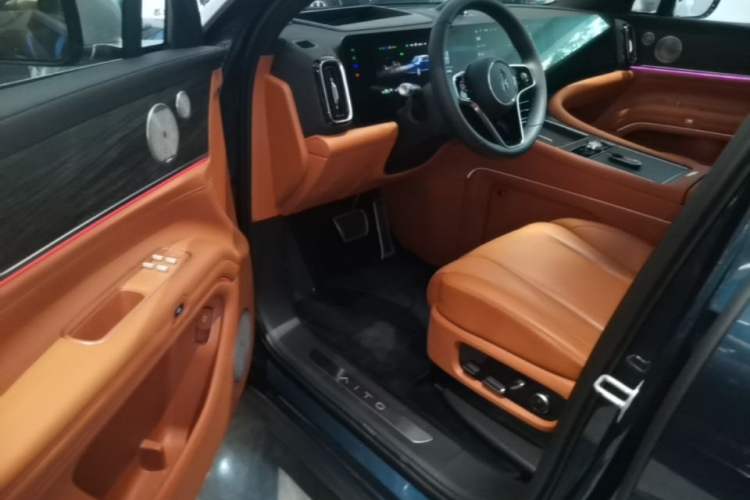 Used Hima AITO M9 2025 Extended-Range Max Version 52 kWh 5-Seater Edition Driver Seat