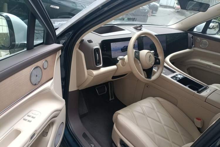 Used Hima AITO M9 2025 Extended-Range Ultra Version 52 kWh 6-Seater Driver Seat