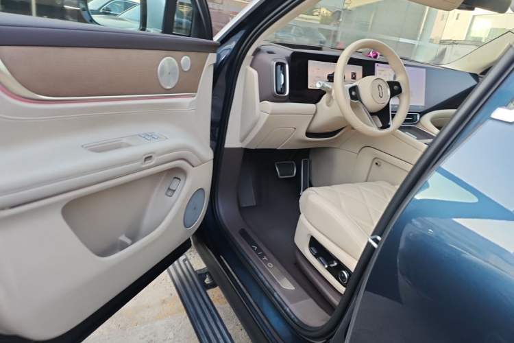 Used Hima AITO M9 2025 Extended-Range Ultra Version 52 kWh 5-Seater Edition Driver Seat