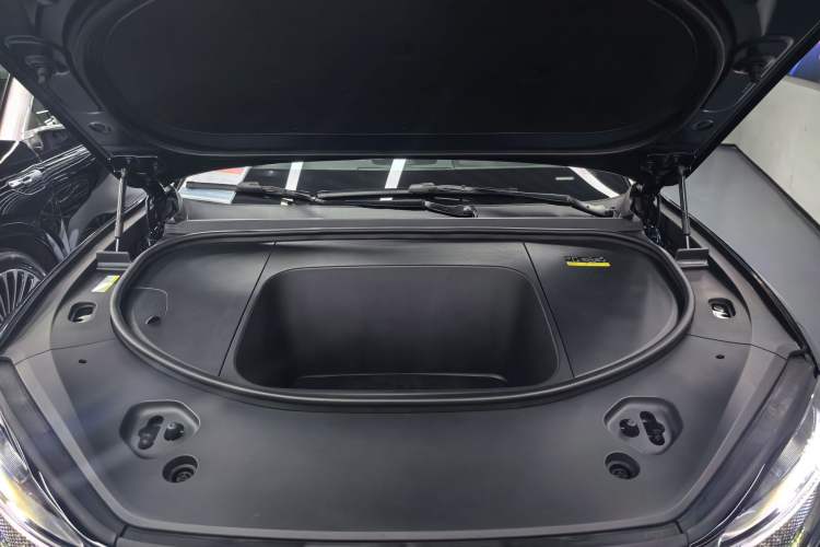 Used Hima AITO M9 2025 All-Electric Ultra Version 100 kWh 5-Seater Model Engine Bay