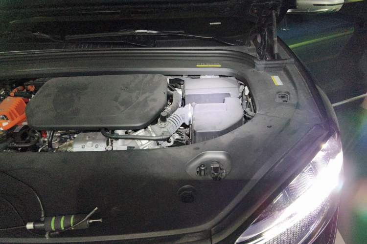 Used Hima AITO M9 2025 Extended-Range Ultra Version 52 kWh 6-Seater Engine Bay Left