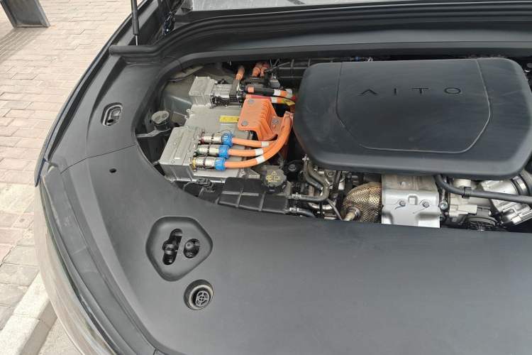 Used Hima AITO M9 2025 Extended-Range Ultra Version 52 kWh 6-Seater Engine Bay Right