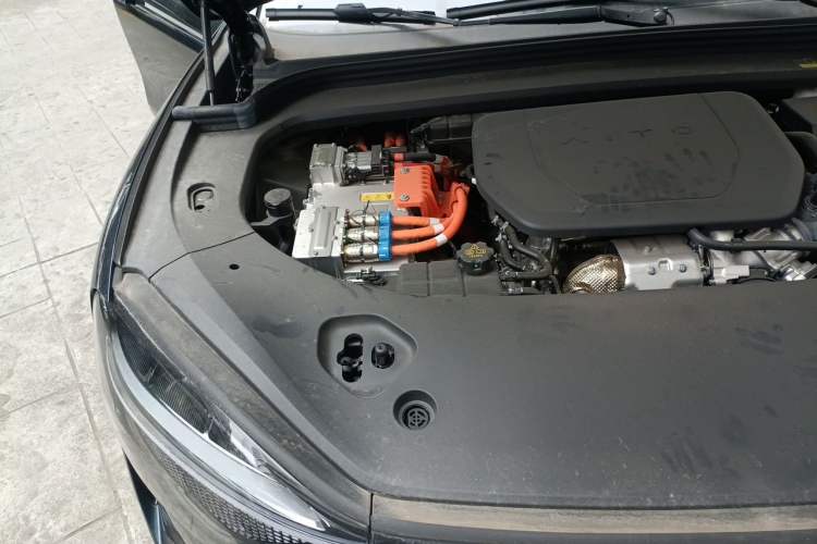 Used Hima AITO M9 2025 Extended-Range Ultra Version 52 kWh 6-Seater Engine Bay Right