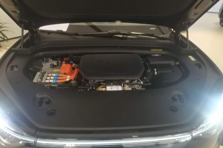 Used Hima AITO M9 2025 Extended-Range Ultra Version 52 kWh 6-Seater Engine Bay