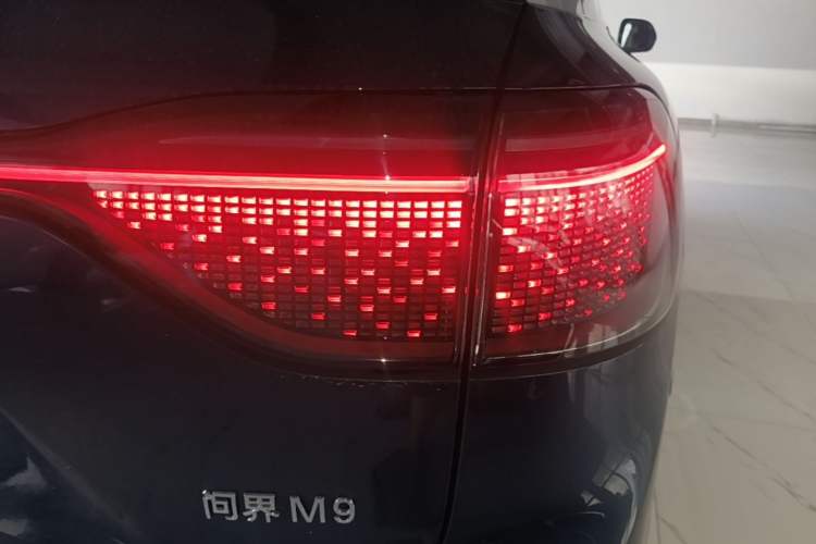 Used Hima AITO M9 2025 Extended-Range Ultra Version 52 kWh 6-Seater Exterior 1