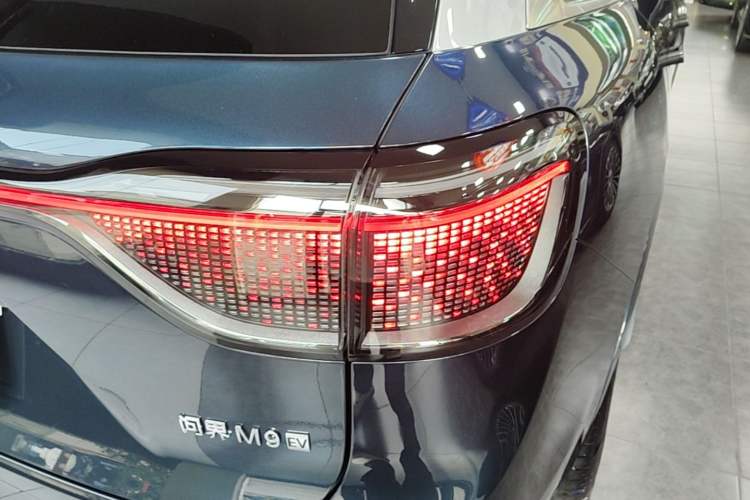 Used Hima AITO M9 2025 Pure Electric Ultra Version 100 kWh 6-Seater Model Exterior 3