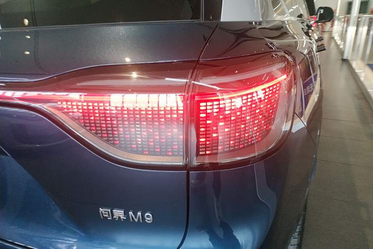 Used Hima AITO M9 2025 Extended-Range Ultra Version 52 kWh 6-Seater Exterior 3