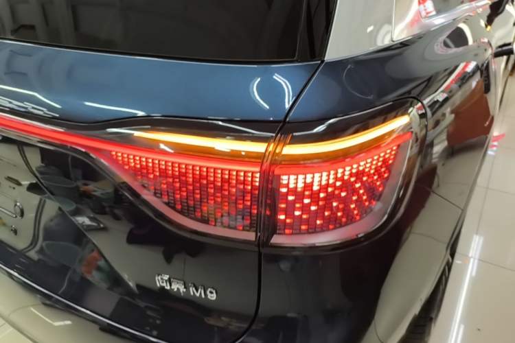 Used Hima AITO M9 2025 Extended-Range Ultra Version 52 kWh 6-Seater Exterior 3