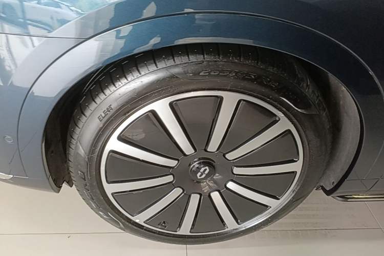 Used Hima AITO M9 2025 Extended-Range Ultra Version 52 kWh 6-Seater Exterior 4
