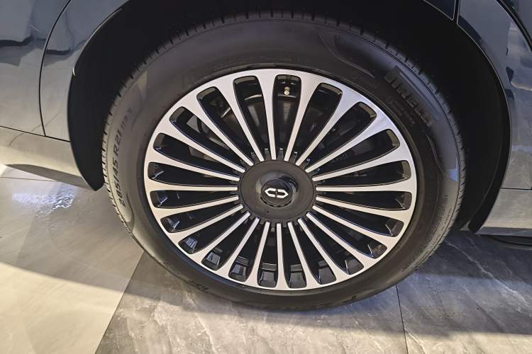 Used Hima AITO M9 2025 Extended-Range Ultra Version 52 kWh 6-Seater Exterior 5