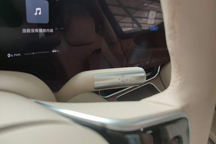 Used Hima AITO M9 2025 Extended-Range Ultra Version 52 kWh 5-Seater Edition Gear Lever