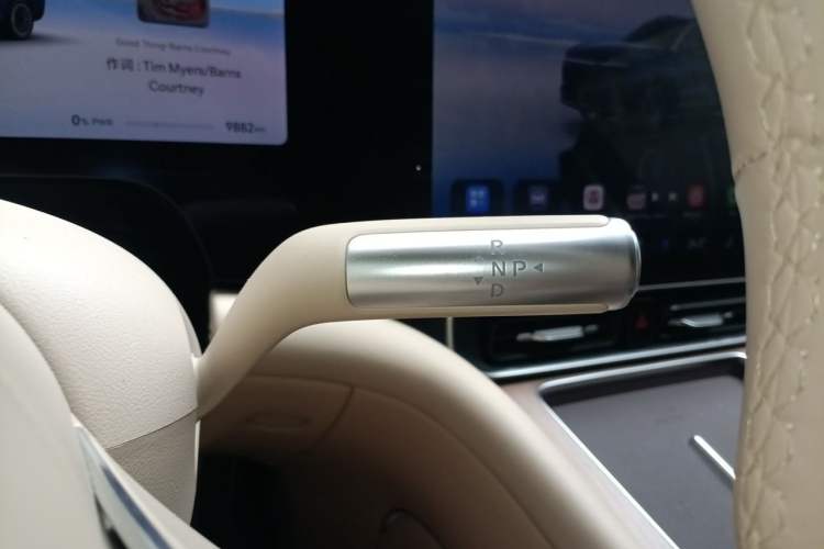 Used Hima AITO M9 2025 Extended-Range Ultra Version 52 kWh 6-Seater Gear Lever
