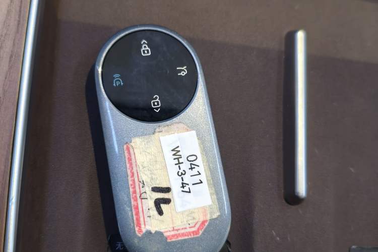 Used Hima AITO M9 2025 Extended-Range Ultra Version 52 kWh 6-Seater Interior 1