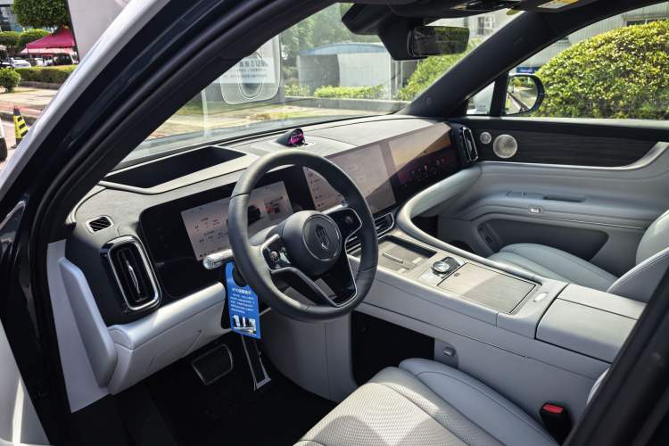 Used Hima AITO M9 2025 All-Electric Ultra Version 100 kWh 5-Seater Model Interior 1