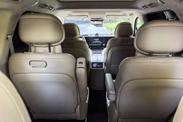 Used Hima AITO M9 2025 Extended-Range Ultra Version 52 kWh 6-Seater Interior 1