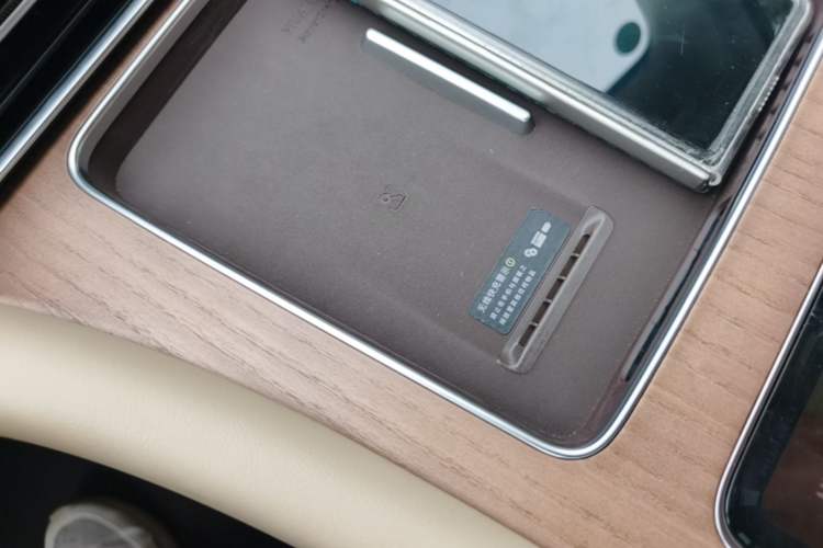 Used Hima AITO M9 2025 Extended-Range Ultra Version 52 kWh 6-Seater Interior 1