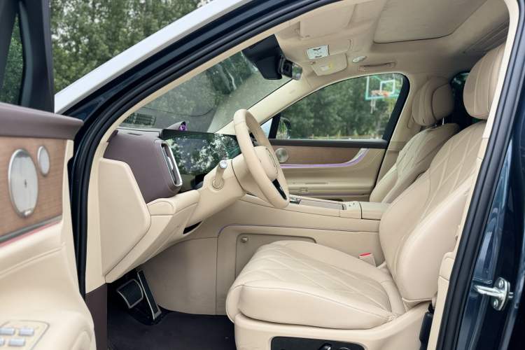 Used Hima AITO M9 2025 Extended-Range Ultra Version 52 kWh 6-Seater Interior 1