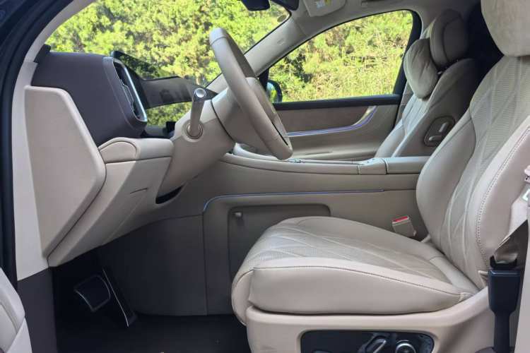 Used Hima AITO M9 2025 Extended-Range Ultra Version 52 kWh 6-Seater Interior 2