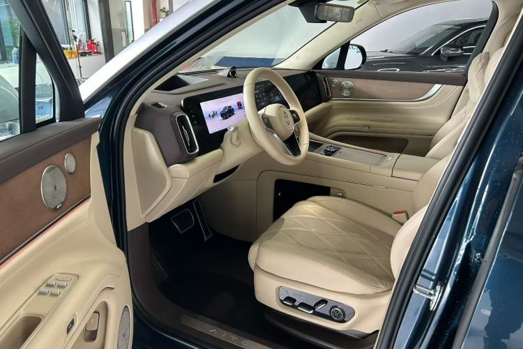 Used Hima AITO M9 2025 Extended-Range Ultra Version 52 kWh 6-Seater Interior 2