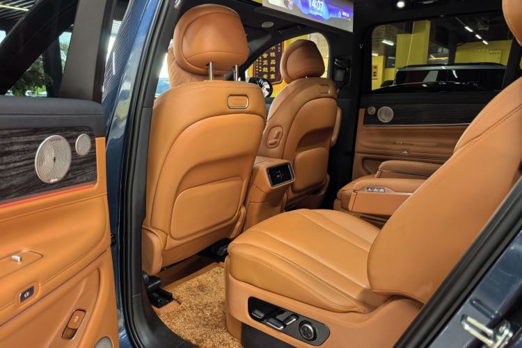 Used Hima AITO M9 2025 Extended-Range Ultra Version 52 kWh 6-Seater Interior 3