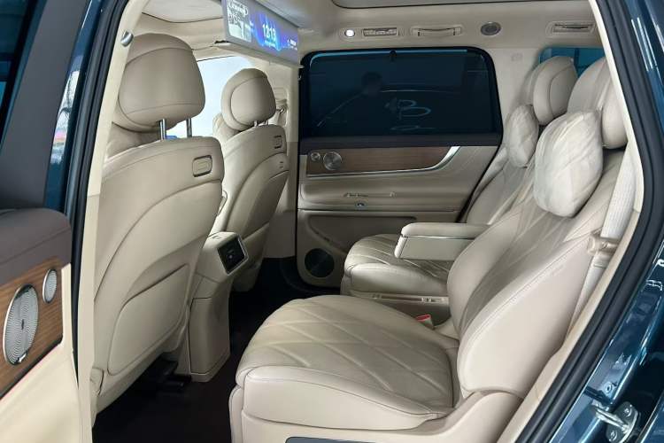 Used Hima AITO M9 2025 Extended-Range Ultra Version 52 kWh 6-Seater Interior 3