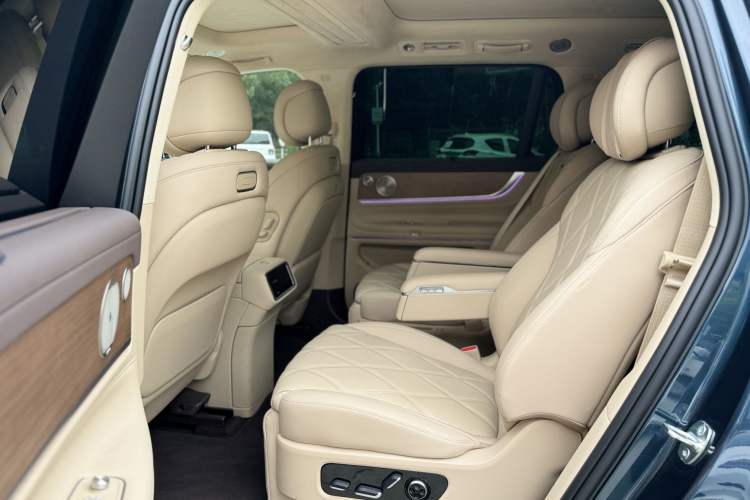 Used Hima AITO M9 2025 Extended-Range Ultra Version 52 kWh 6-Seater Interior 3