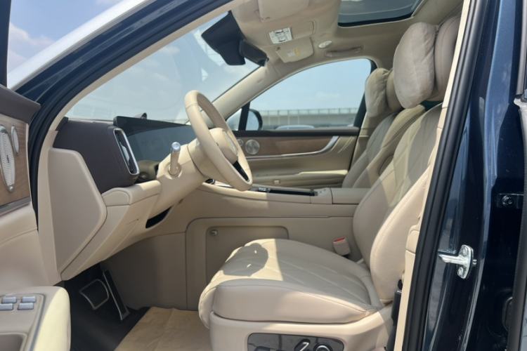 Used Hima AITO M9 2025 Extended-Range Ultra Version 52 kWh 6-Seater Interior 4