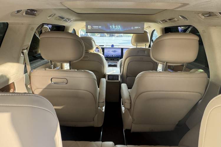 Used Hima AITO M9 2025 Extended-Range Ultra Version 52 kWh 6-Seater Interior 4