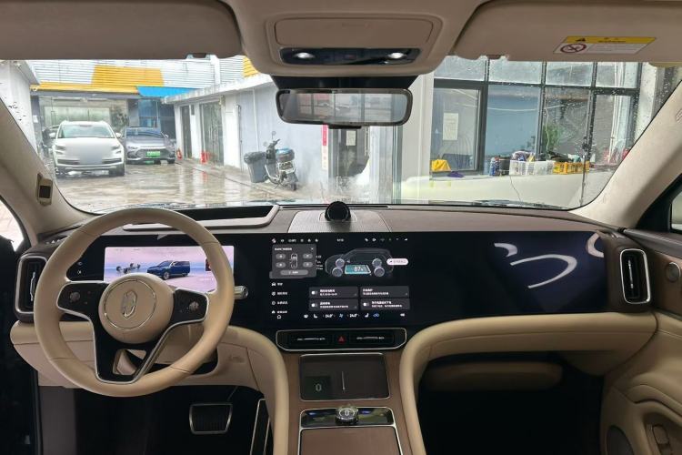 Used Hima AITO M9 2025 Extended-Range Ultra Version 52 kWh 6-Seater Interior 4