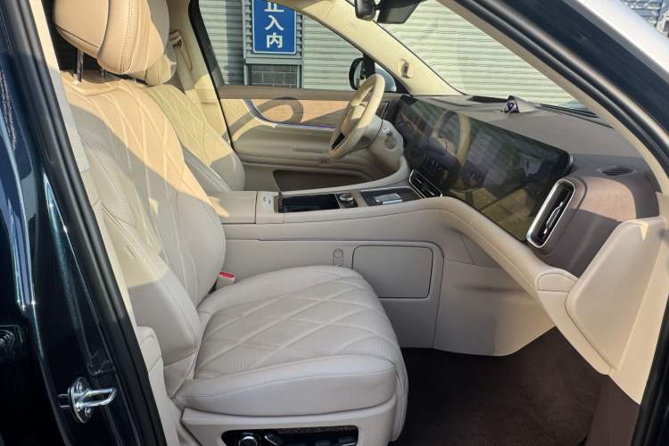 Used Hima AITO M9 2025 Extended-Range Ultra Version 52 kWh 6-Seater Interior 5