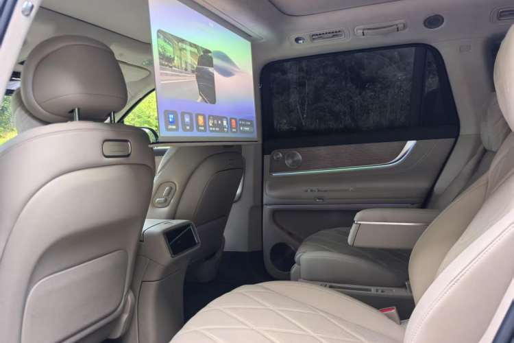 Used Hima AITO M9 2025 Extended-Range Ultra Version 52 kWh 6-Seater Interior 5