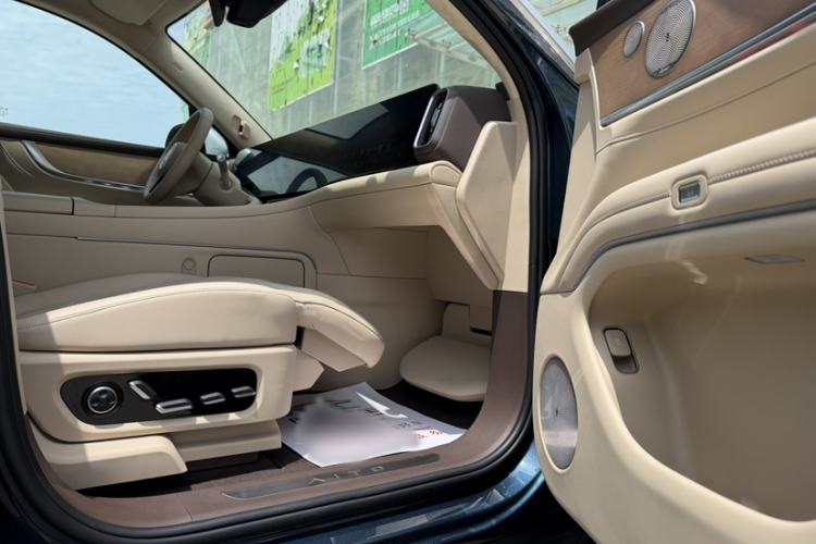 Used Hima AITO M9 2025 Extended-Range Ultra Version 52 kWh 6-Seater Interior 7