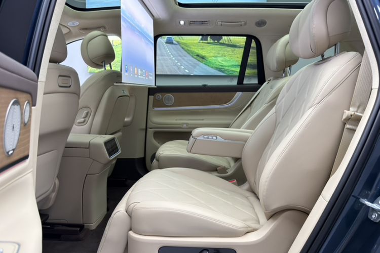 Used Hima AITO M9 2025 Extended-Range Ultra Version 52 kWh 6-Seater Interior 9