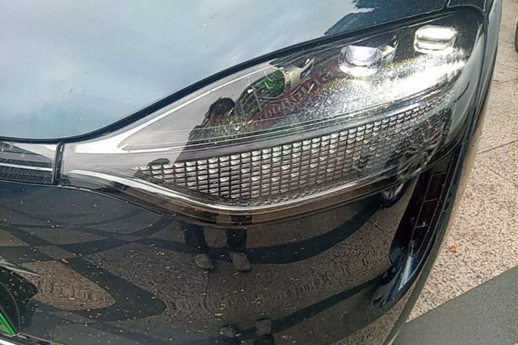 Used Hima AITO M9 2025 Extended-Range Ultra Version 52 kWh 6-Seater Left Front Headlight