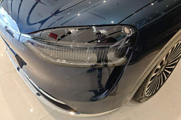 Used Hima AITO M9 2025 Extended-Range Ultra Version 52 kWh 6-Seater Left Front Headlight