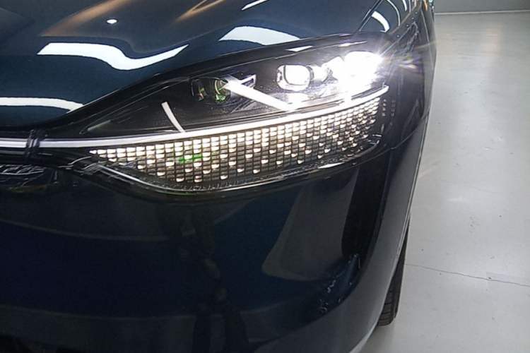 Used Hima AITO M9 2025 Extended-Range Ultra Version 52 kWh 6-Seater Left Front Headlight
