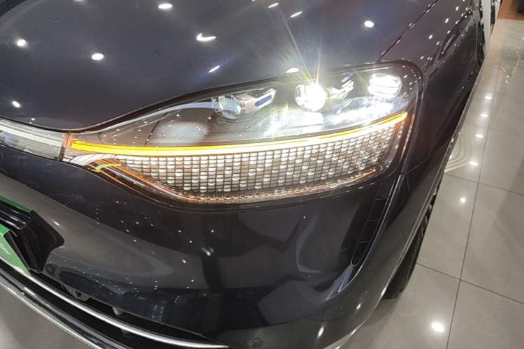 Used Hima AITO M9 2025 Extended-Range Ultra Version 52 kWh 6-Seater Left Front Headlight