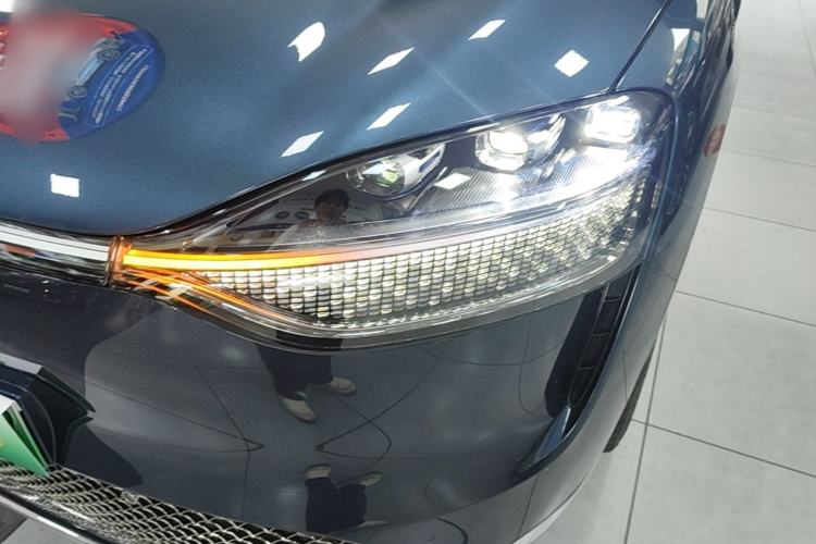 Used Hima AITO M9 2025 Pure Electric Ultra Version 100 kWh 6-Seater Model Left Front Headlight