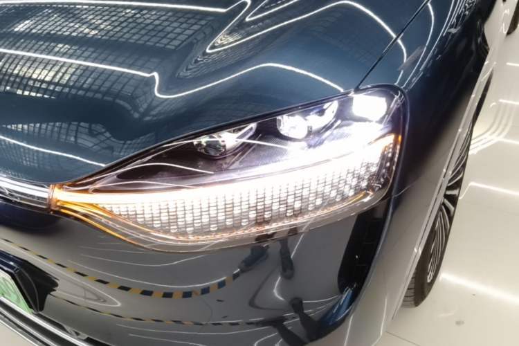 Used Hima AITO M9 2025 Extended-Range Ultra Version 52 kWh 6-Seater Left Front Headlight