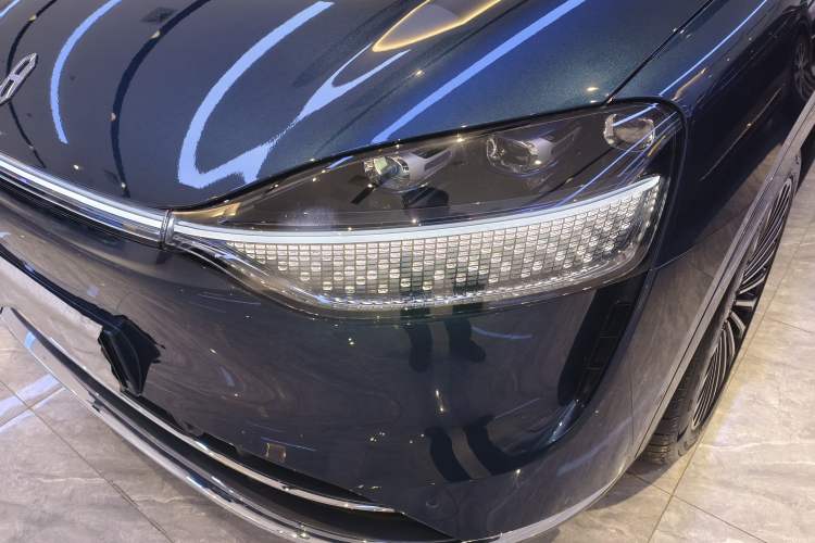 Used Hima AITO M9 2025 Extended-Range Ultra Version 52 kWh 6-Seater Left Front Headlight