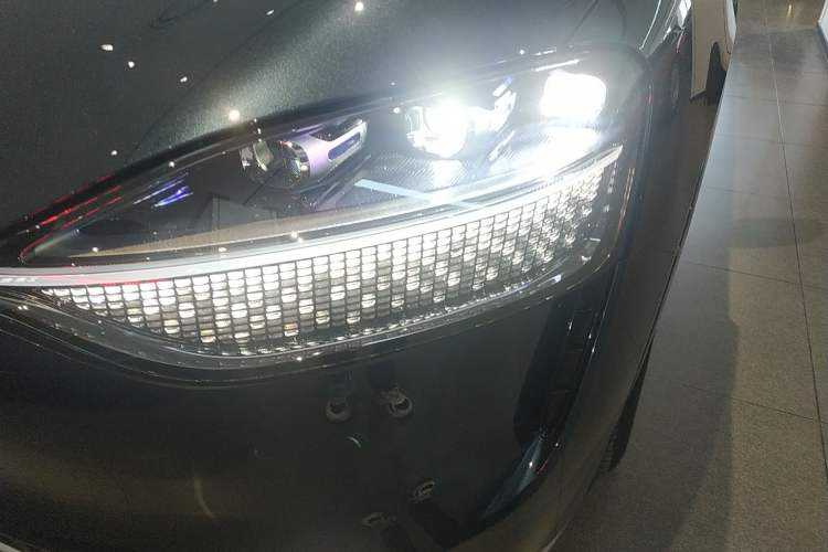 Used Hima AITO M9 2025 Extended-Range Ultra Version 52 kWh 6-Seater Left Front Headlight