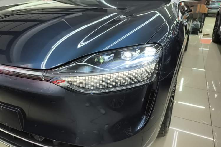 Used Hima AITO M9 2025 Extended-Range Ultra Version 52 kWh 6-Seater Left Front Headlight
