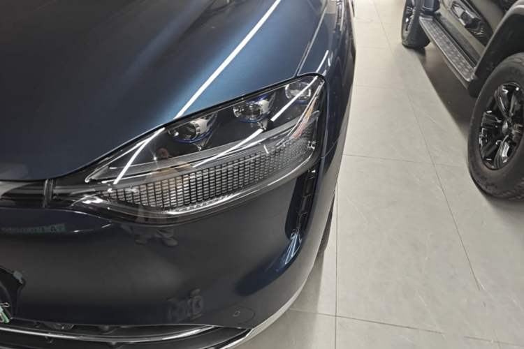 Used Hima AITO M9 2025 Extended-Range Ultra Version 52 kWh 6-Seater Left Front Headlight
